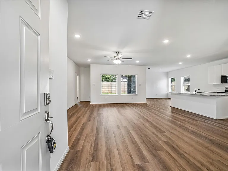 11943 Pondwood Dr — Photo 2