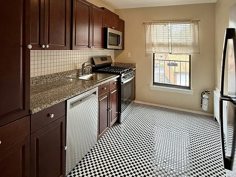 52 Sandra Cir #C3 — Photo 2