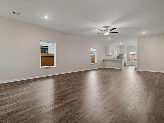 4th image of 476 Lone Rider Dr