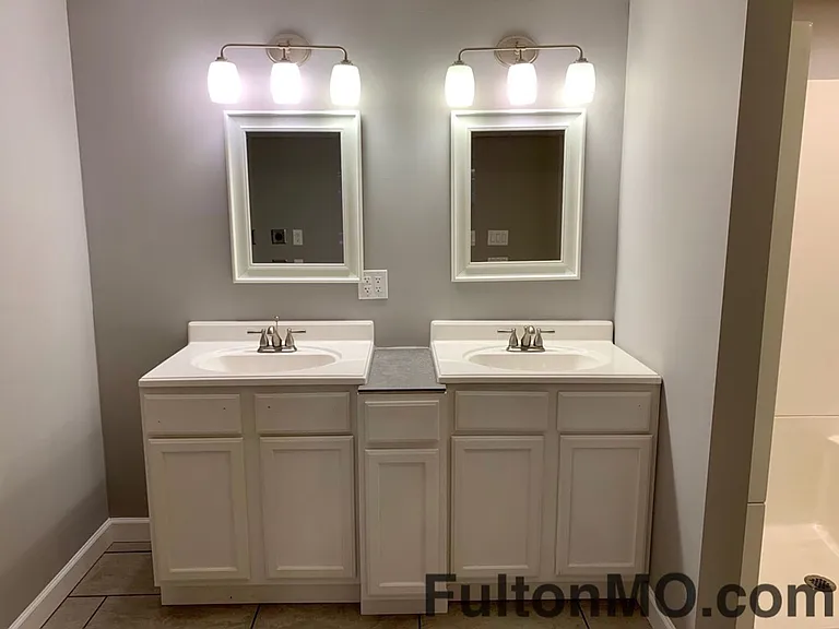 101 E 10th St #3 — Photo 12