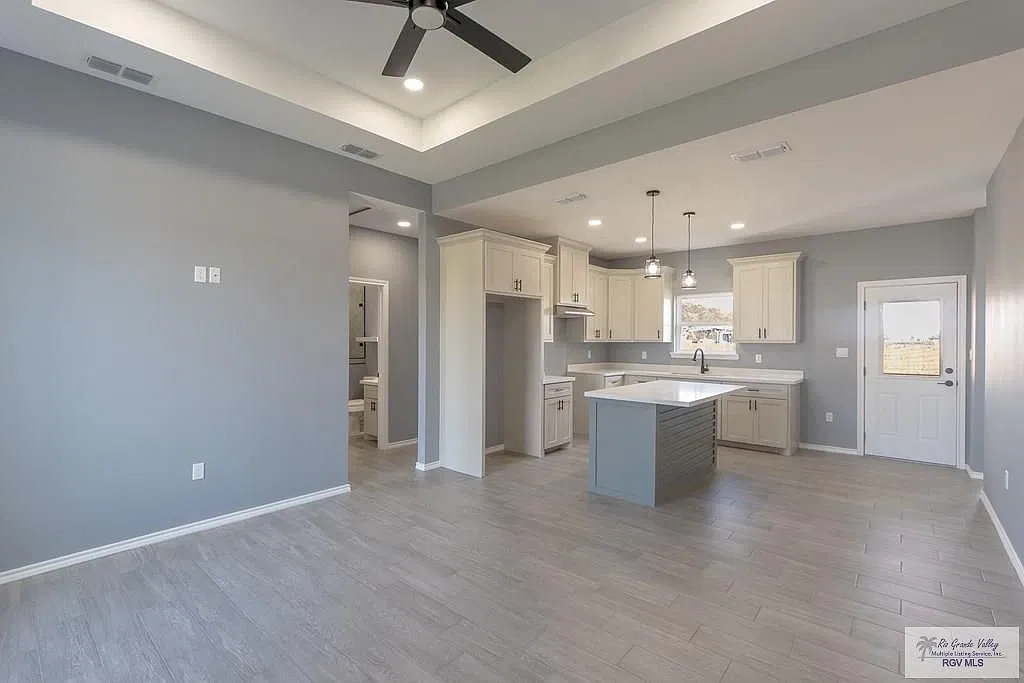 3 bed, 2.0 bath, 1204 sqft, $1,800 — Photo 3