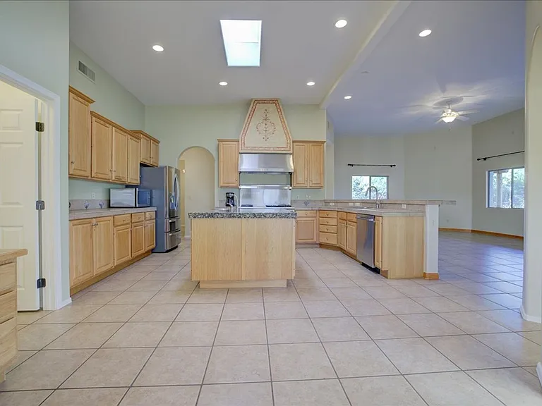 4750 N Bonanza Ave — Photo 20
