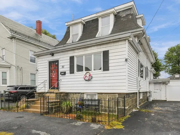 85 Pine St, Swampscott, MA 01907
