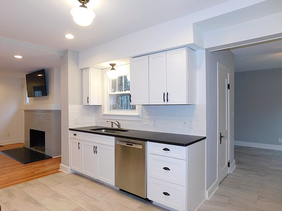 4th image of 2270 E 75th St