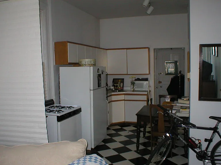 1930 N Sheffield Ave #2F — Photo 4