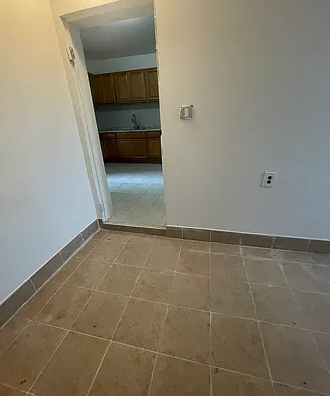 3954 Victory Blvd #1R — Photo 6
