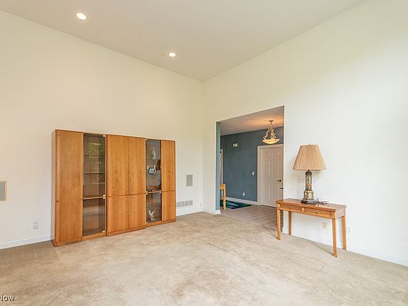 5th image of 83 Haskell Dr