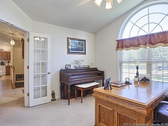 5th image of 604 E Dove Dr