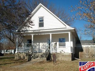 212 6th St, Wamego, KS 66547