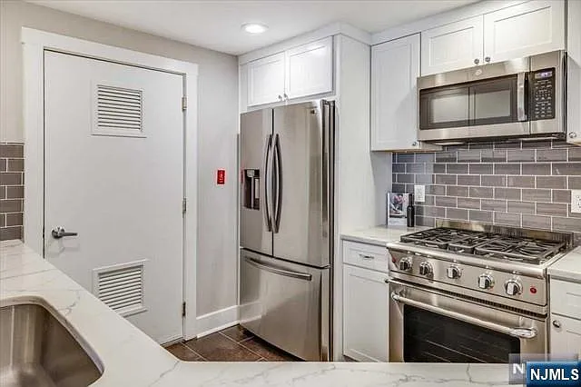 1100 Clinton St — Photo 13