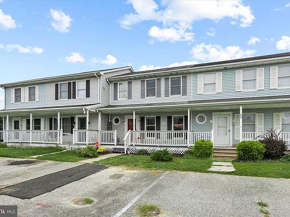 2nd image of 204 S Spinnaker Ln