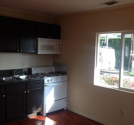 3rd image of 5946 S Flower St