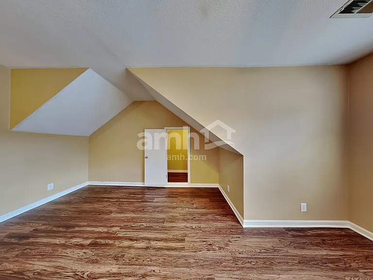 1004 Hendricks Ct — Photo 19