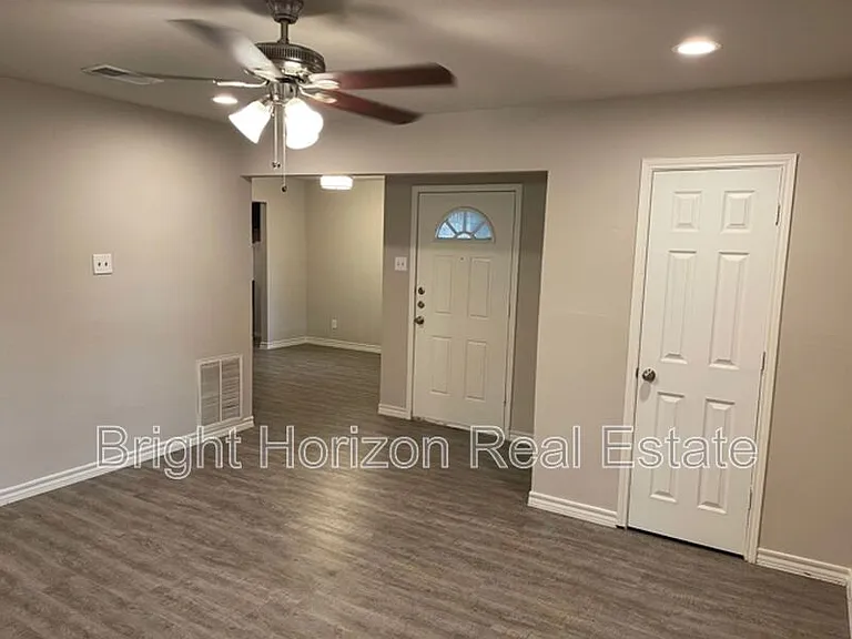 1017 Mullins St — Photo 7