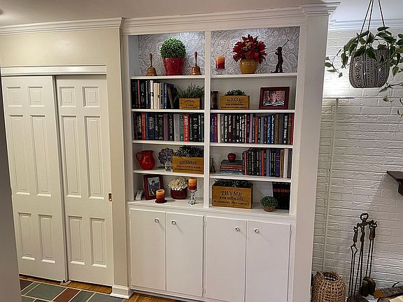 Entry Closet Book Built Ins