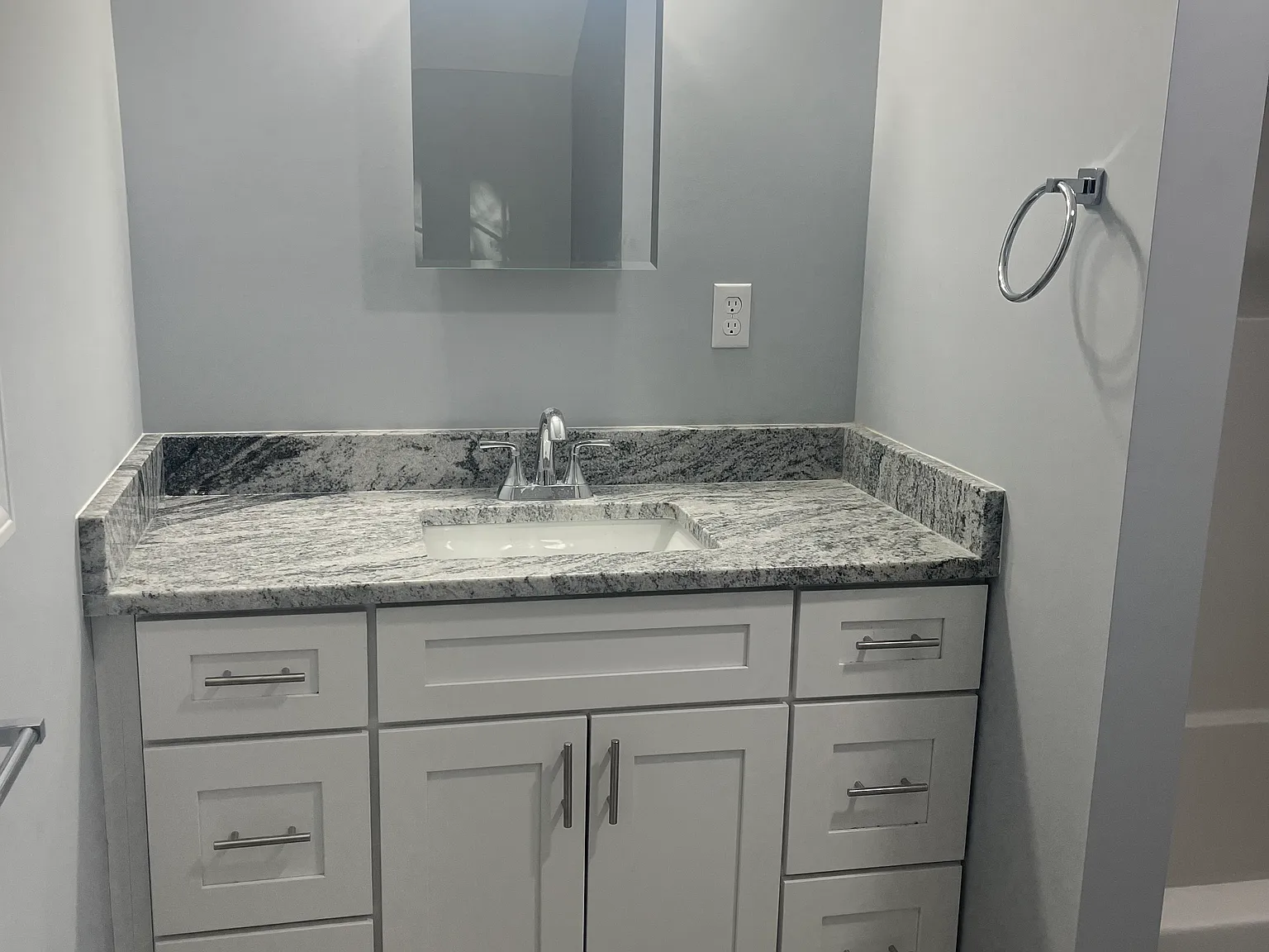 2 bed, 900 sqft, $2,400 — Photo 1