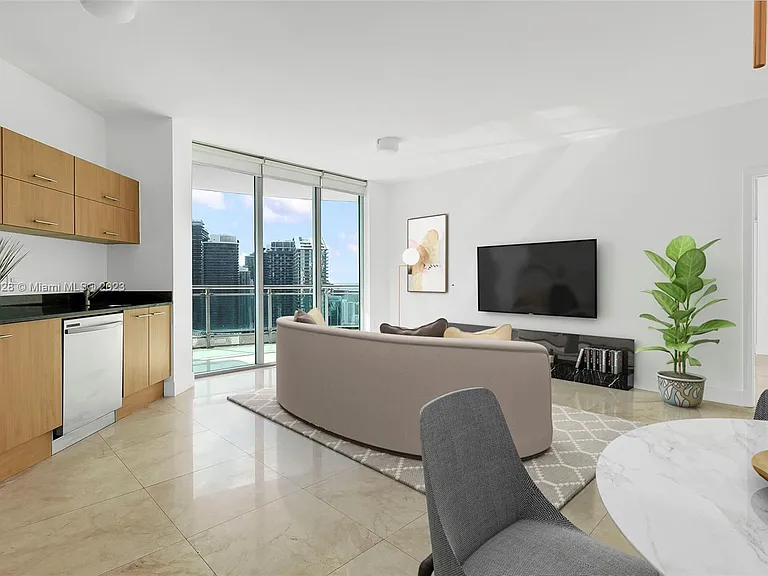 350 S Miami Ave #L-13 — Photo 7