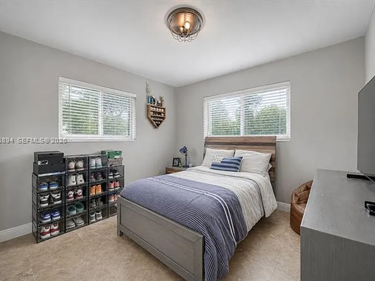 10600 SW 80th Ct — Photo 16