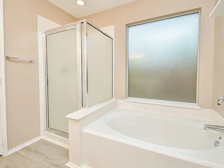 4818 King Hallow Ln — Photo 23