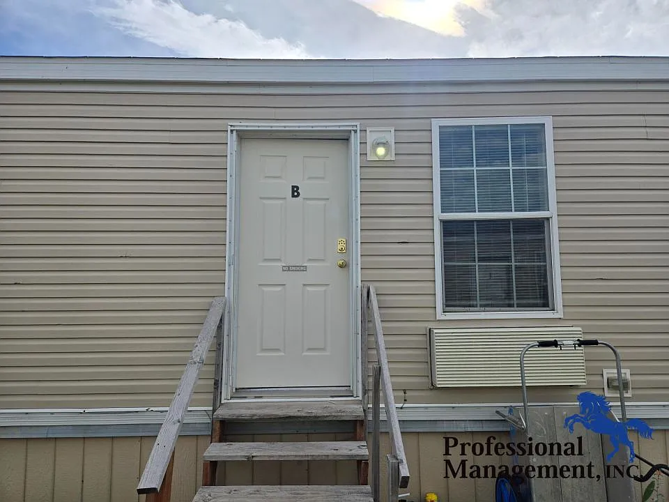 Studio, 1.0 bath, 200 sqft, $495 — Photo 1