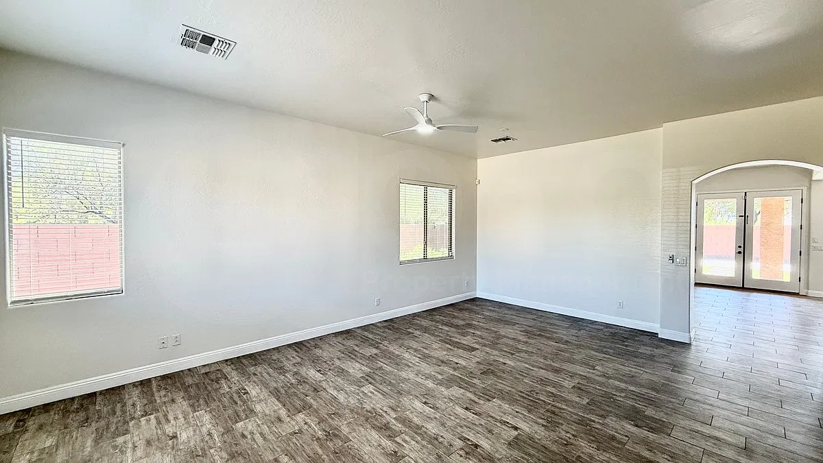 5 bed, 3.5 bath, 3194 sqft, $3,100 — Photo 3