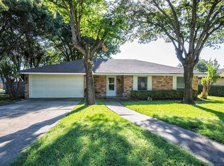 108 Hillside Ln, Desoto, TX 75115
