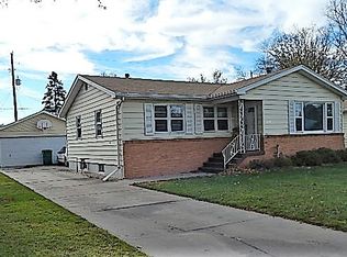 219 E 19th St, Grand Island, NE 68801