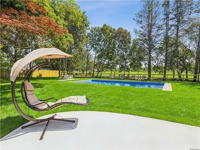4 bed, 2.0 bath, 2000 sqft, $7,500 — Photo 1