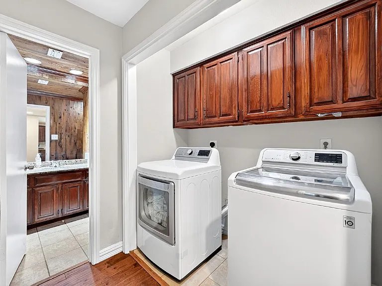 310 Overland Dr — Photo 13