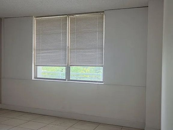 4th image of 2025 NE 164th St #B