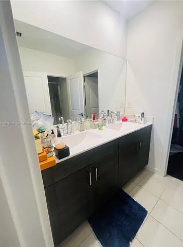 4 bed, 2.5 bath, 1826 sqft, $3,600 — Photo 4