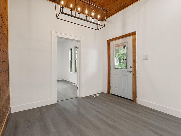 5th image of 207 Hagen St