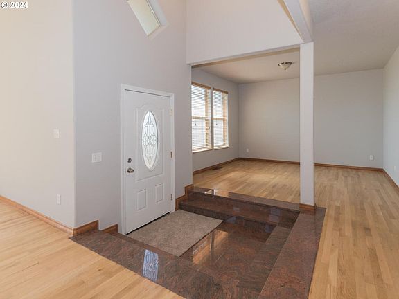 5th image of 3700 NE 50th Ave