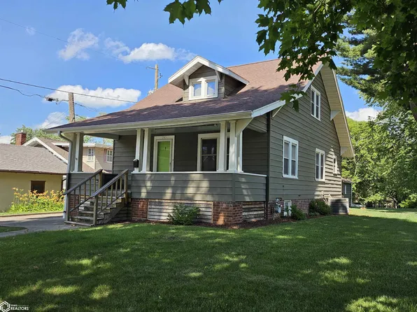 210 S 9th St, Oskaloosa, IA 52577