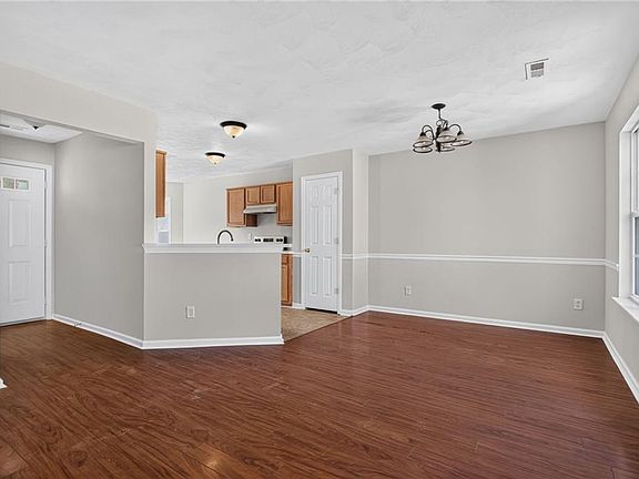 4th image of 313 Gale Ave