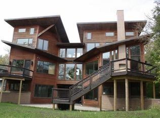 2524 N Huebner Rd, Oconomowoc, WI 53066