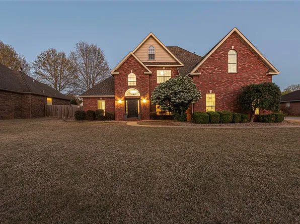 1894 N Barrington Dr, Fayetteville, AR 72701