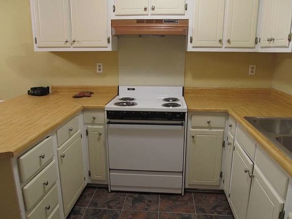 3rd image of 409 E Hampton Ave