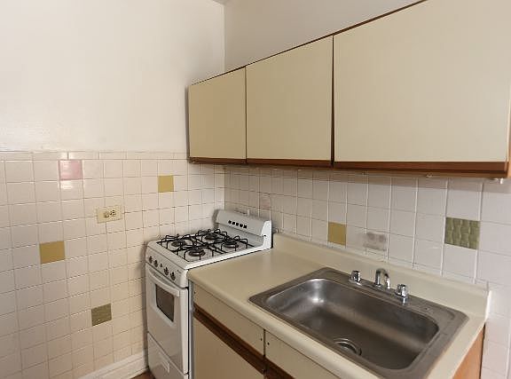 2nd image of 429 W Belden Ave APT A201