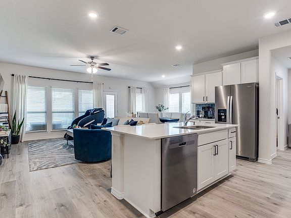 3rd image of 827 Dove Haven Way