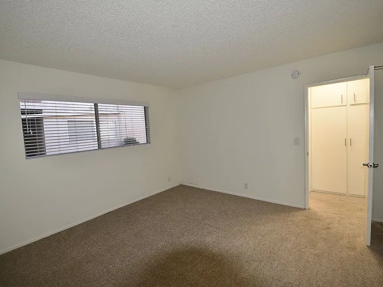 12241 Burbank Blvd — Photo 12