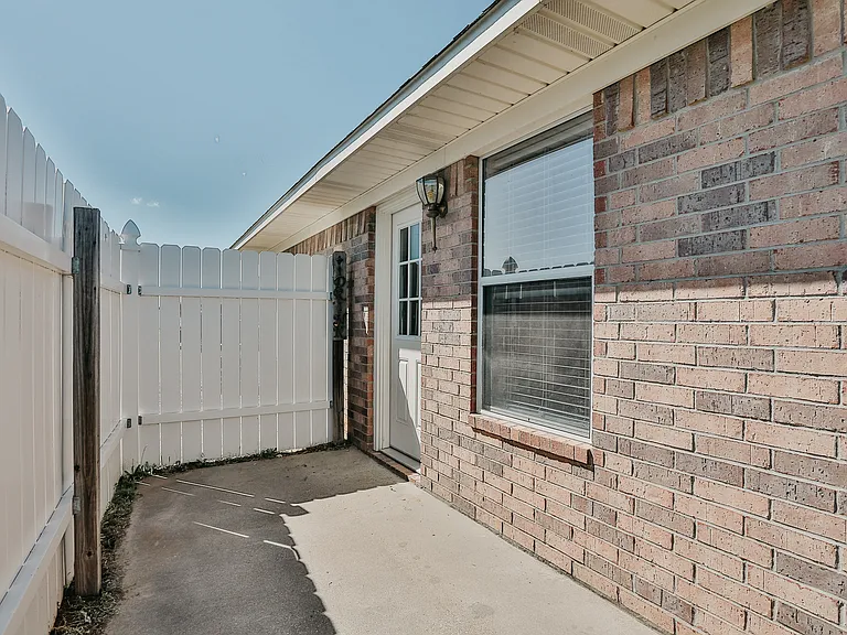 16150 Rolling Meadows Dr — Photo 16