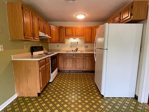 3rd image of 93 W Main St APT A