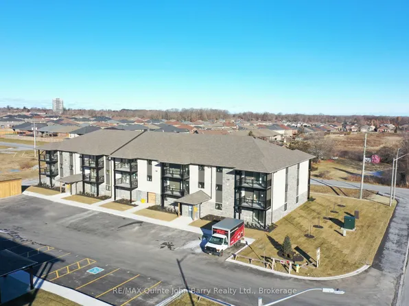 10 Hillside Meadow Dr #308, Quinte West, ON K8V 0J5