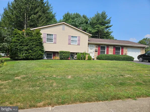 1187 Marie Ave, Ephrata, PA 17522