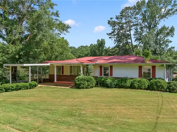 5101 Applewood Dr, Northport, AL 35473