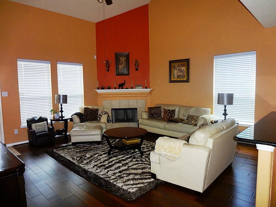 Very nice 2 story den. Engineered wood flooring.