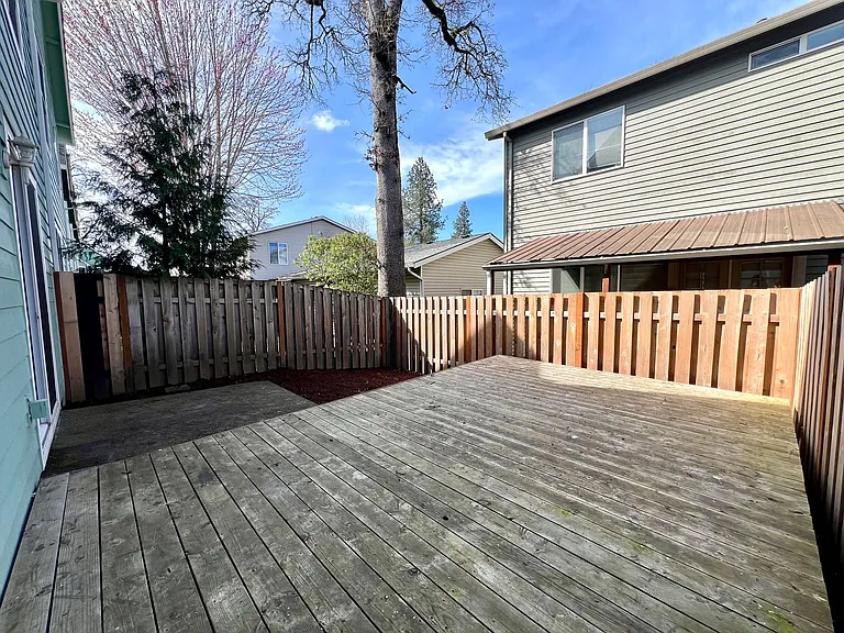 17853 SW Wakem St — Photo 22
