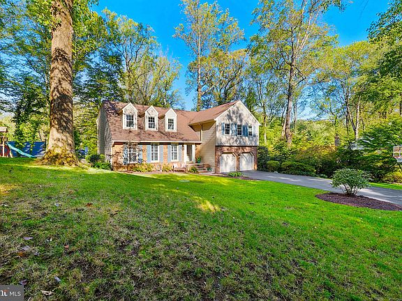 2nd image of 1688 Camden Ct