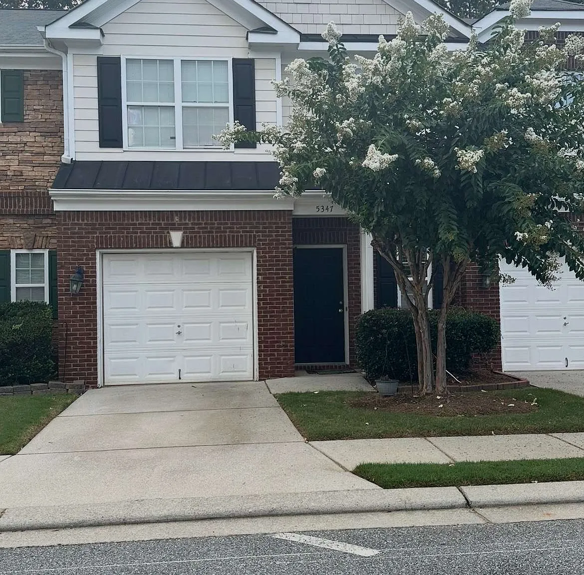 3 bed, 2.5 bath, 1548 sqft, $2,400 — Photo 1
